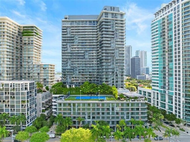 Foto del edificio - 121 NE 34th St