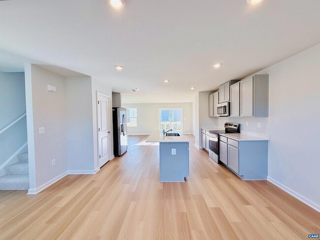 Building Photo - 83 Laurin St