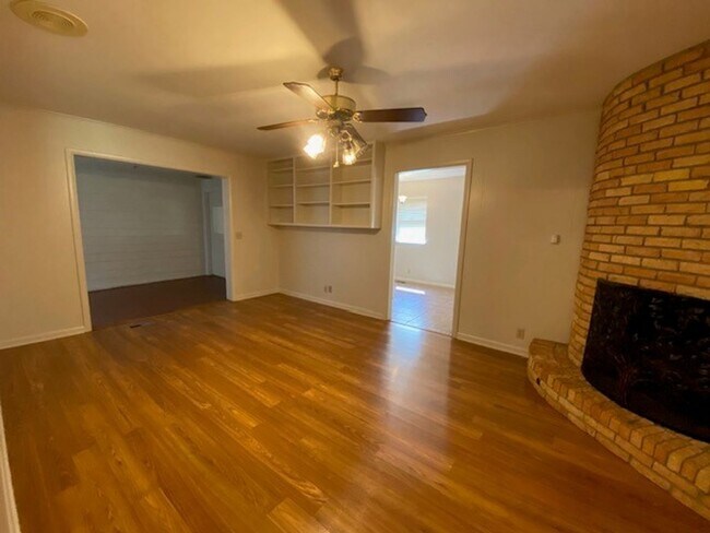 Building Photo - LARGE | 3 Bed | 2 Bath | Midtown Tulsa