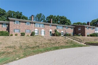 Building Photo - 6920 Carriage Hill Dr