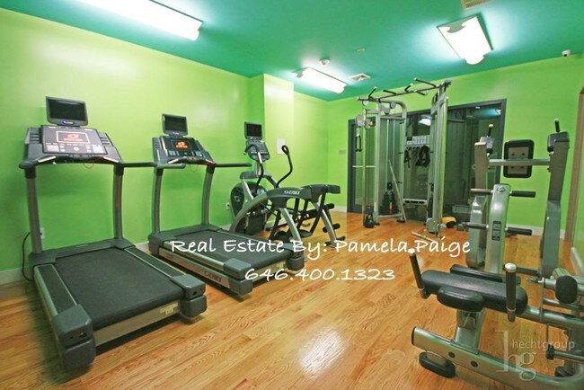 Foto del edificio - 2718 Hoyt Ave S