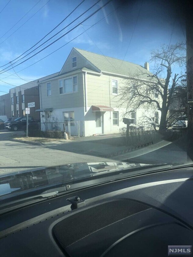 Primary Photo - 150 South St