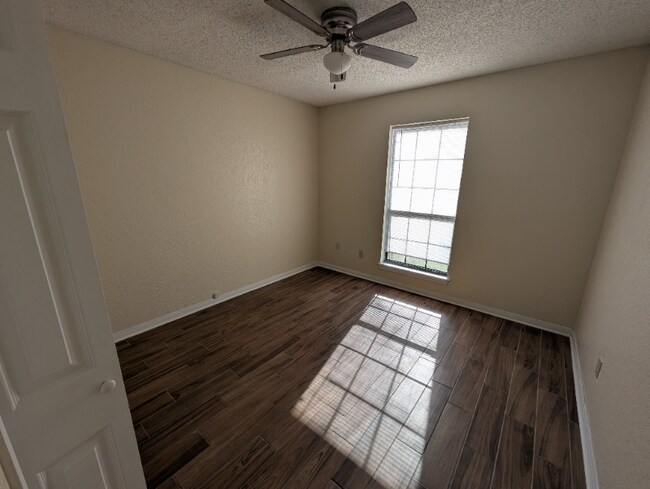 Foto del edificio - 2319 Whitney Dr