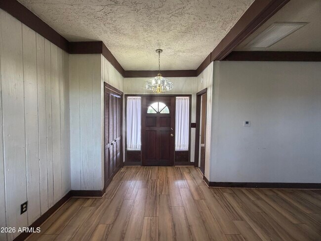 Building Photo - 1328 E Maddock Rd