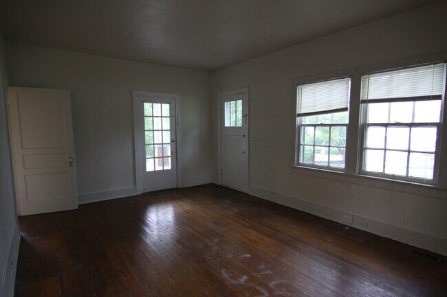 Foto del edificio - 2 Bedroom Home For Rent 1 Block From APSU!