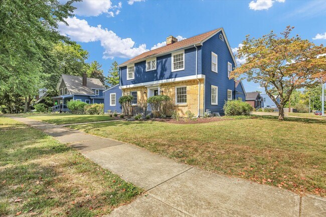 Foto del edificio - 1212 W Healey St