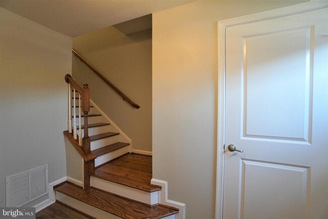 Building Photo - 900 Susan Cir