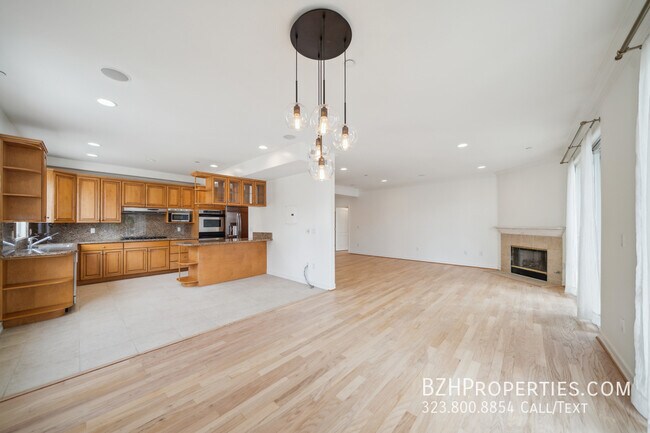 Building Photo - 1450 S Beverly Dr