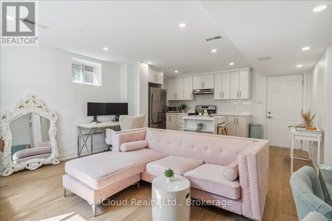 Photo du bâtiment - 925 Hickory Cres