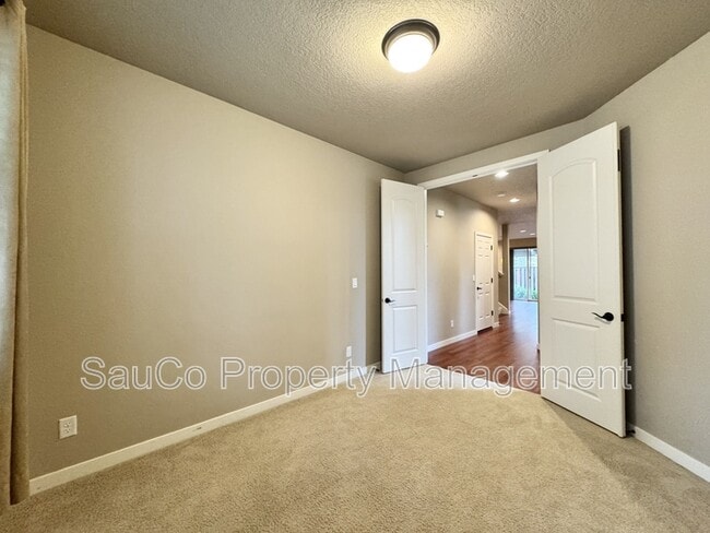 Building Photo - 14180 SW Walnut Creek Way