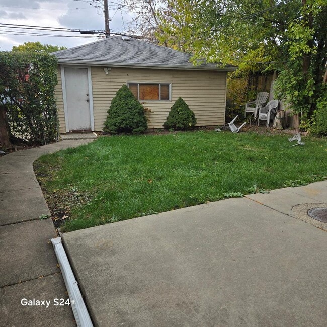 Building Photo - 5600 N Mango Ave