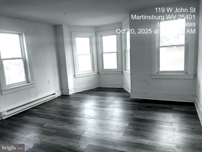 Foto del edificio - 113 W John St