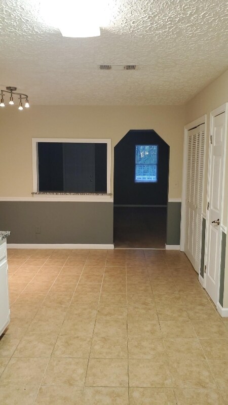 Foto del edificio - 55 Plum Orchard Rd