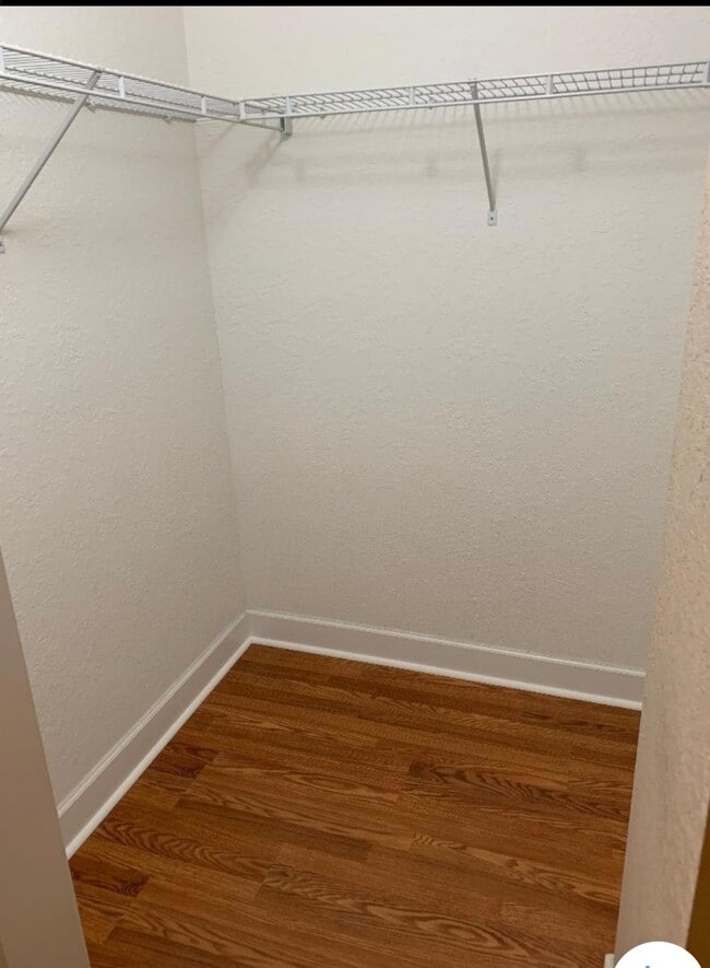 Armario - 1109 Renaissance Way