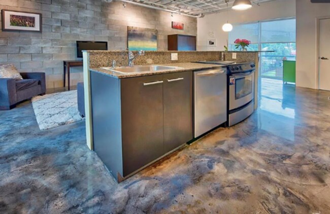 Foto del edificio - Sleek, Industrial-Modern Townhome in South...