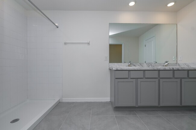 Foto del edificio - 16766 Kingman Reef St