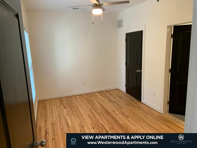 Foto del edificio - 214 N Cedar St