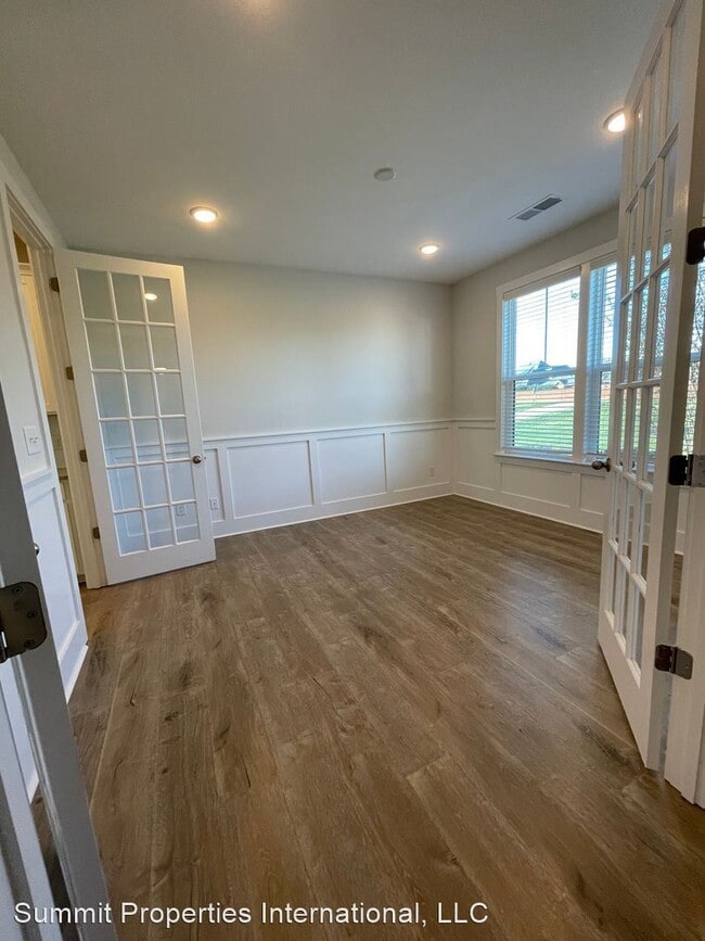 Building Photo - 3 br, 3 bath House - 2400 Gaston Day Schoo...