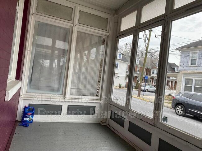Building Photo - 604 S 23rd St
