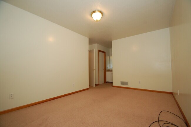 Foto del edificio - Recently Renovated 3-Bedoom Duplex for Ren...