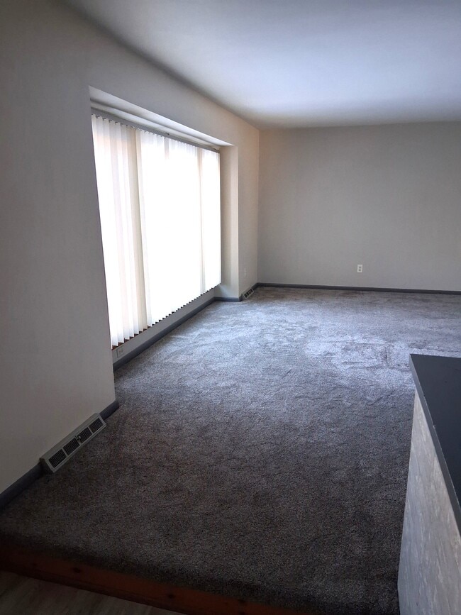 Building Photo - 28 Heritage Ct