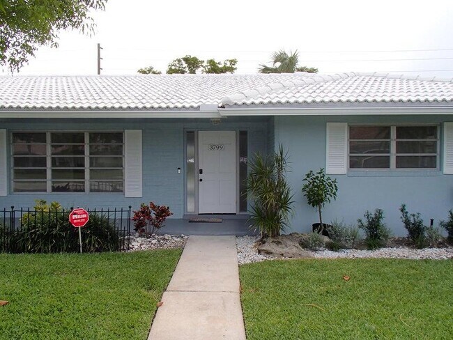 Building Photo - 3799 NE 6th Dr