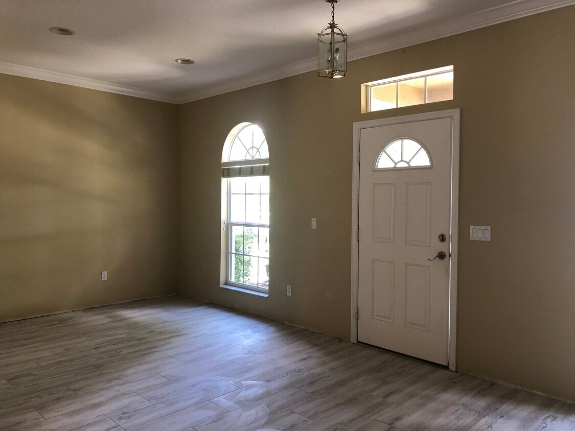 First flloor. Livingroom area upon entering - 6308 Lake Smith Cir