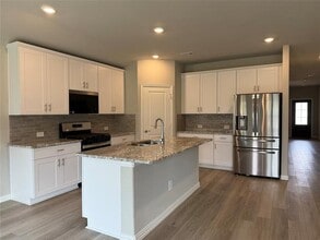 Building Photo - 2215 Gustavus Dr