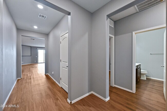 Building Photo - 3844 E Liberty Ln