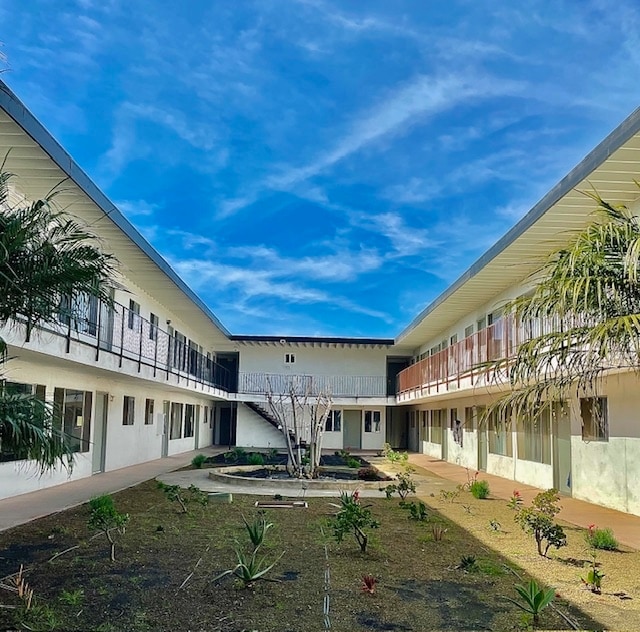 Foto del edificio - 363 Hurst Ave