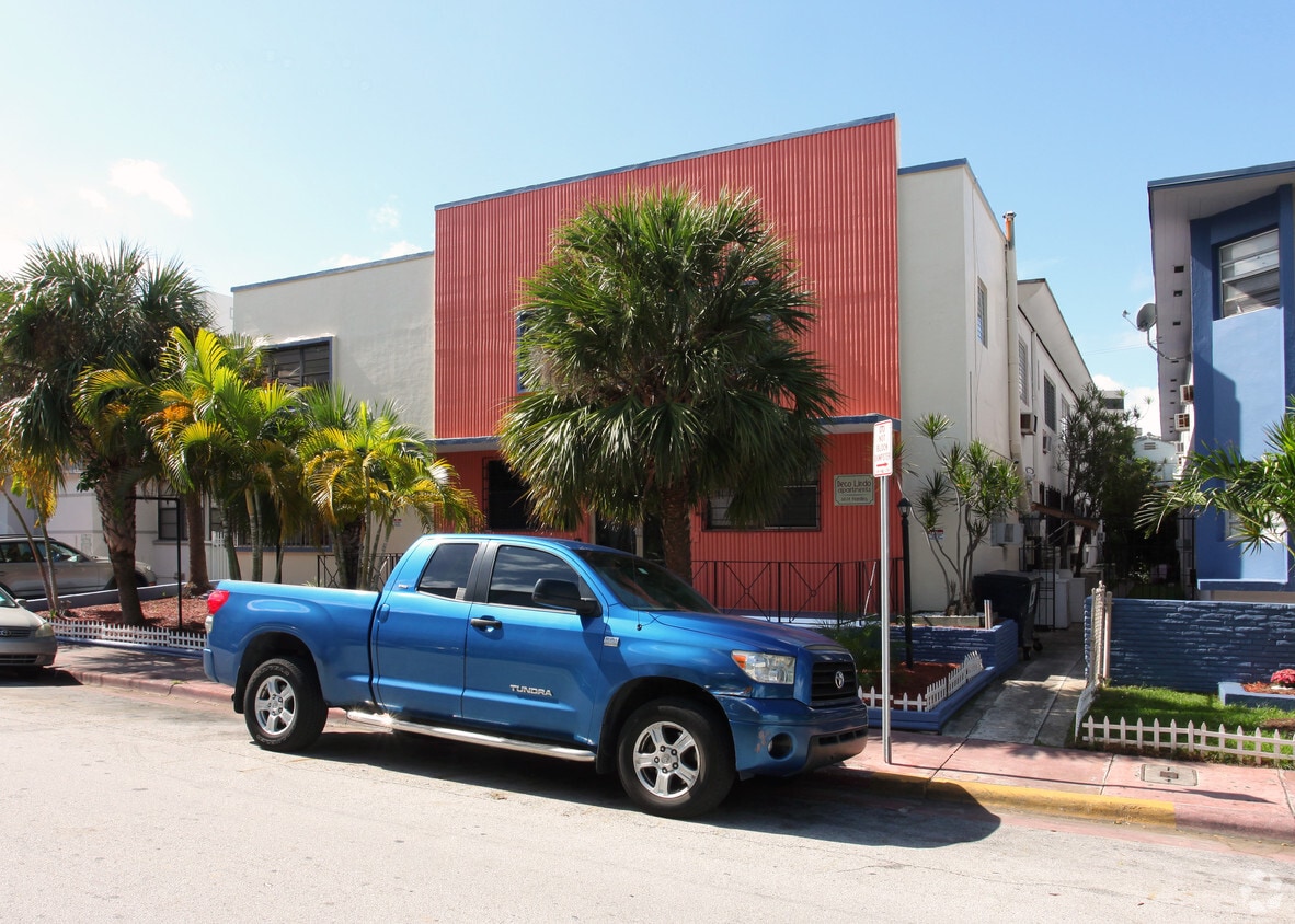 Building Photo - Deco Lindo Apartments