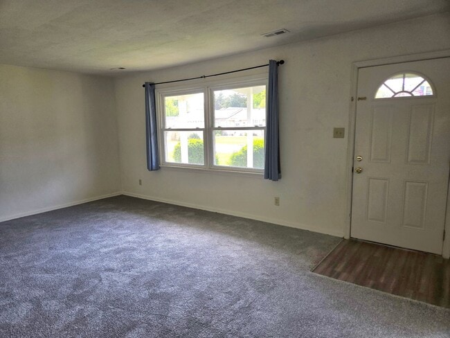 Building Photo - Move In Ready!