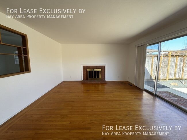 Building Photo - Spacious 3 BR/ 2 BA House with Mid-Century...