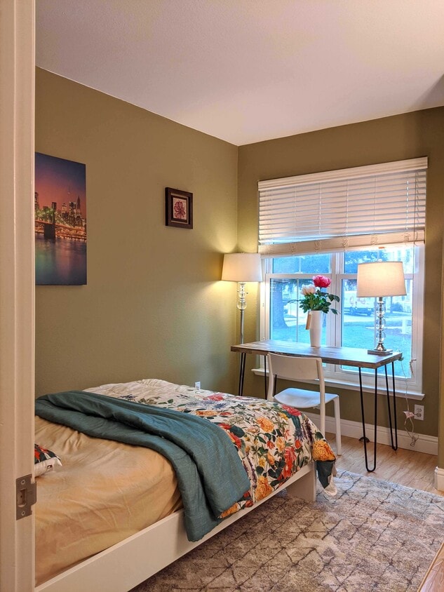 Private bedroom - 121 Pacchetti Way