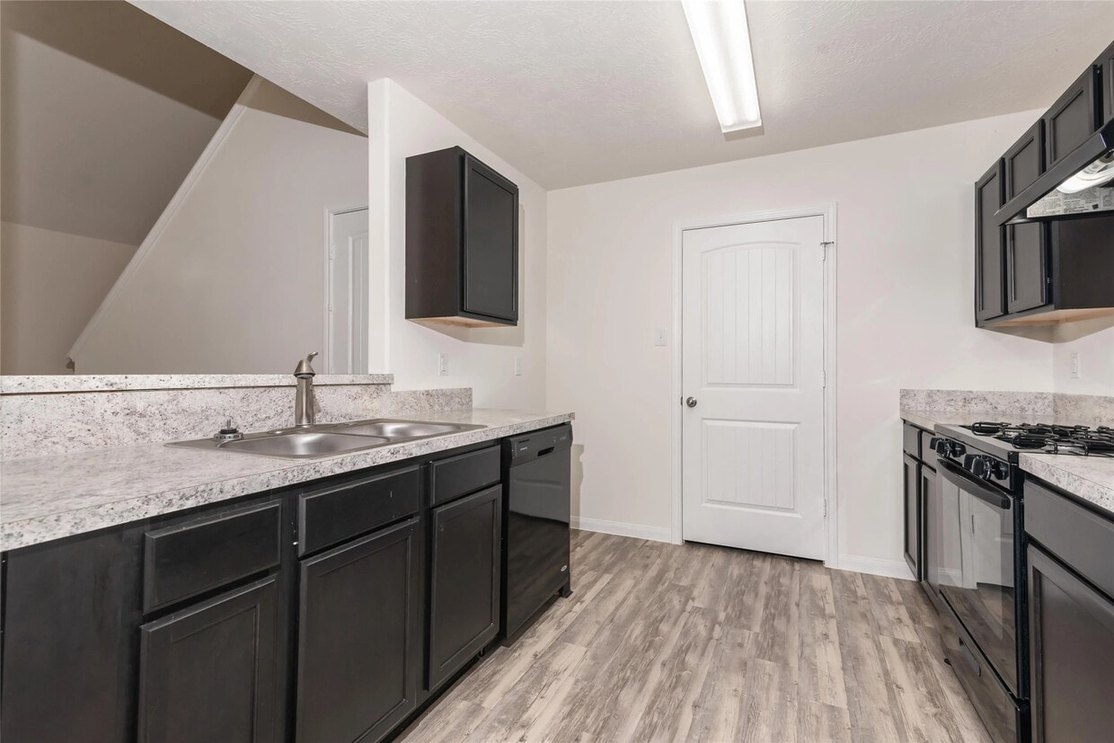 Foto principal - 13005 Lexa Manor