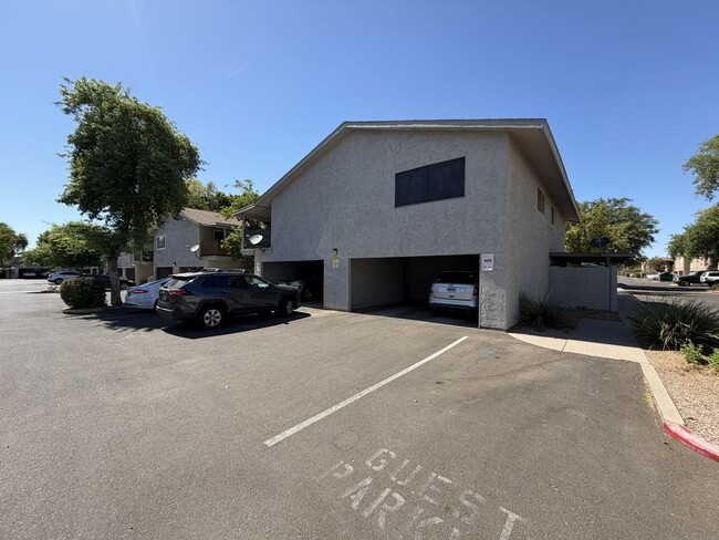 Building Photo - 2 bed 1 bath TH - Move in Special $700 off First Months Rent