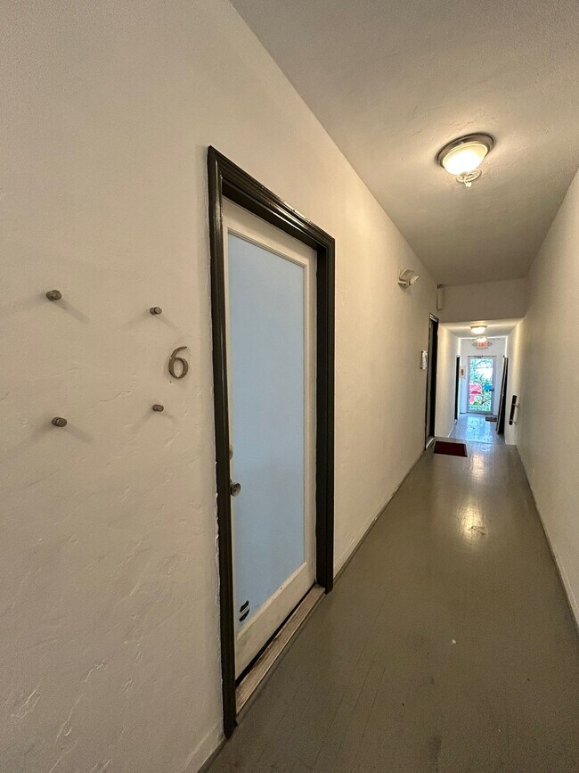 Foto del edificio - 647 NE 79th St