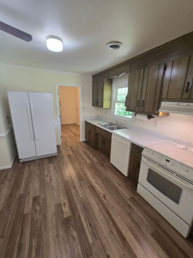 Building Photo - Stunning 3 bedroom home for rent in Ramble...