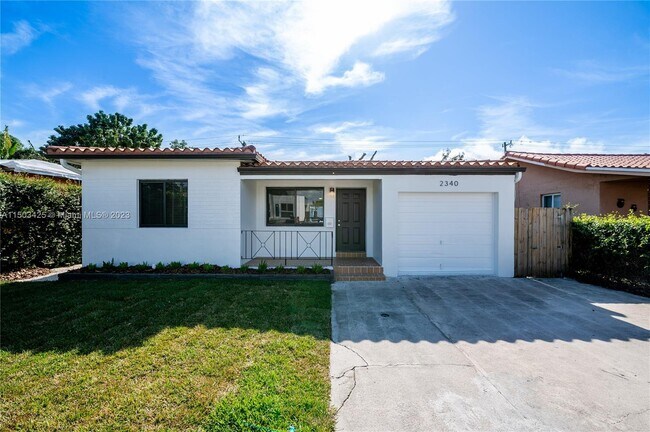 Building Photo - 2340 SW 16th St