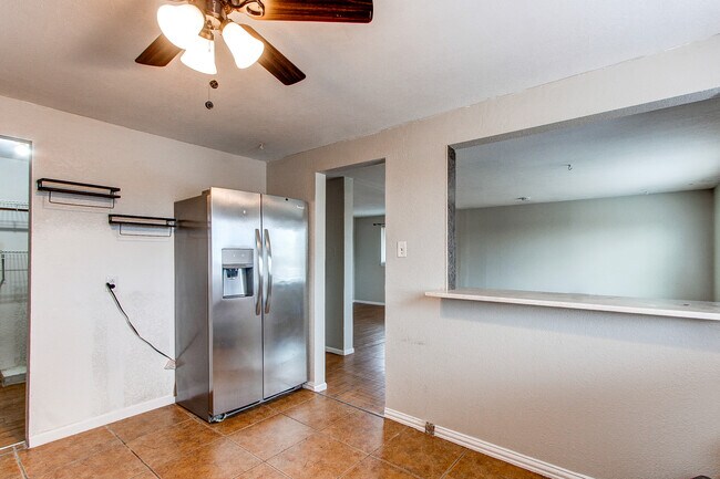 Foto del edificio - 1487 S Mariposa St