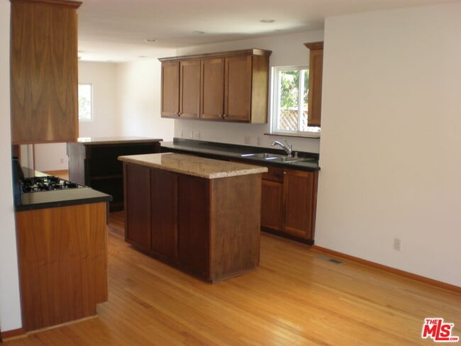 Building Photo - 4203 Sunset Dr