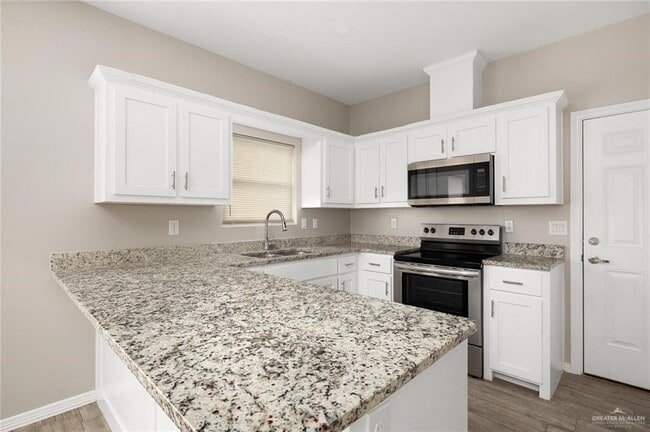 Building Photo - 304 Retama Ln