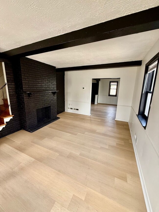 Building Photo - Modern & Gorgeous 4 Bedroom Belair-Edison Neighborhood