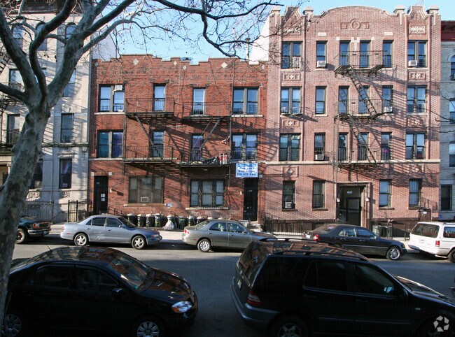 Building Photo - 464 41st St