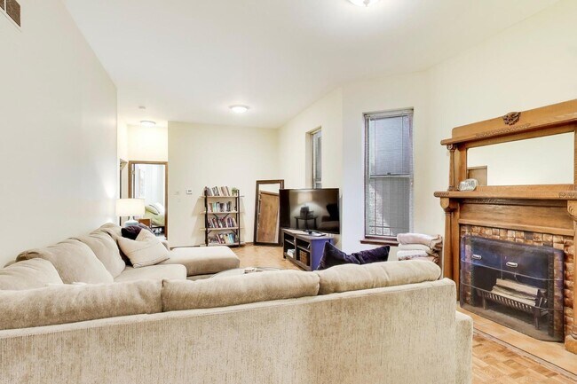 Foto del edificio - 922 W Fullerton Ave