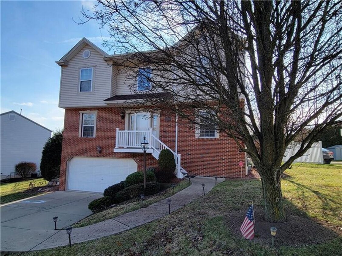 Foto principal - Spacious 4-Bedroom 3.5 bath Colonial with ...