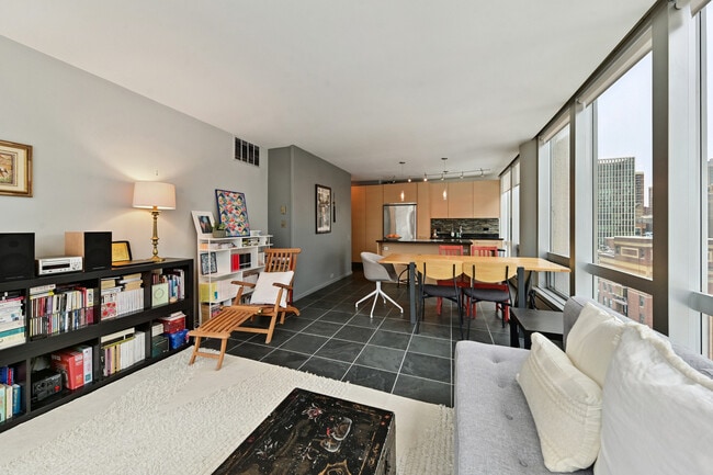 Foto del edificio - 1300 N Astor St