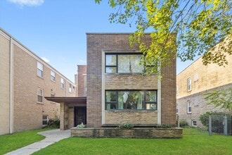 Building Photo - 2545 W Lunt Ave
