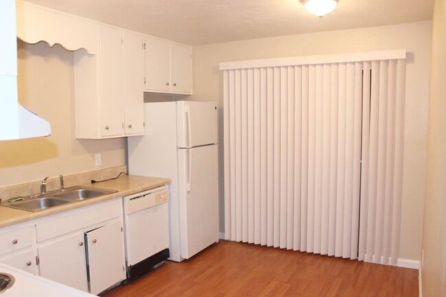 Building Photo - 1550 Blountstown St