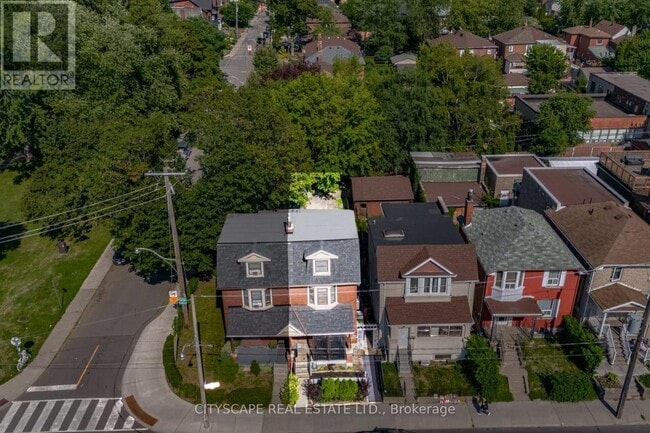 Building Photo - 791 Dufferin St